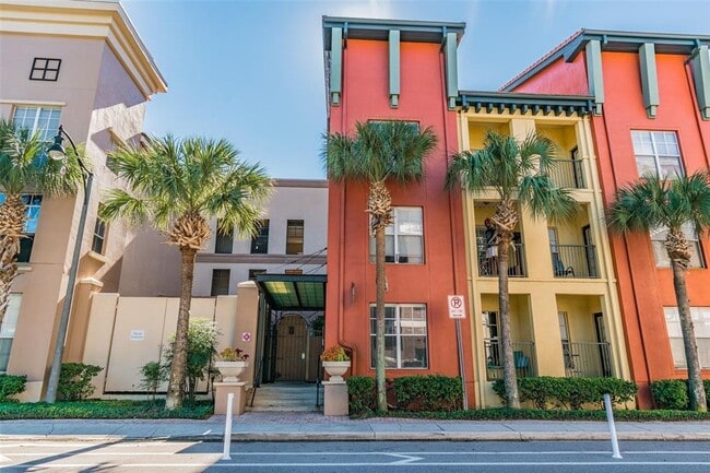 property at 2331 W Horatio St