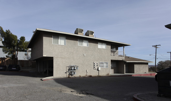 1110 Deseret Ave in Barstow, CA - Foto de edificio - Building Photo