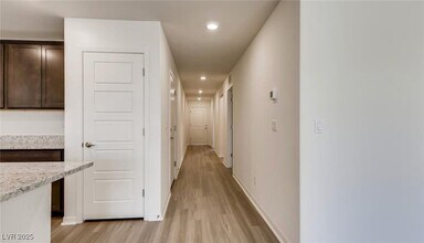 610 Abrazar Ave in North Las Vegas, NV - Building Photo - Building Photo