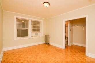 716 W Belmont Ave in Chicago, IL - Building Photo - Building Photo