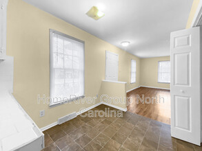 3201 Cross Winds Rd in Charlotte, NC - Building Photo - Building Photo