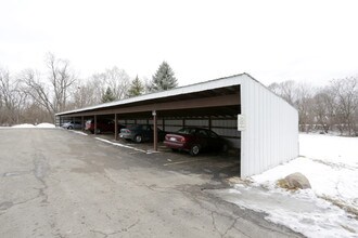 Woodland Park Apartments in Rockford, IL - Building Photo - Building Photo