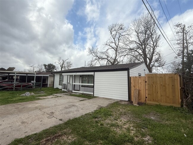 5924 Honeysuckle Dr in Houston, TX - Building Photo - Building Photo