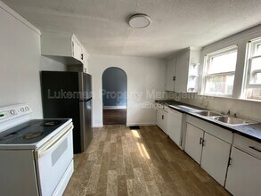 827 W Cedar St in Kalamazoo, MI - Building Photo - Building Photo