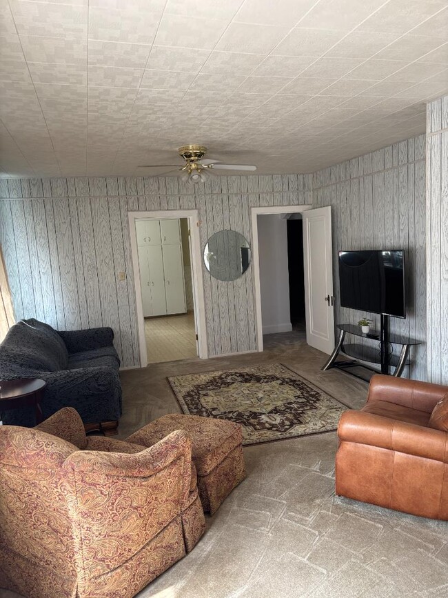 property at 401 Onyx St