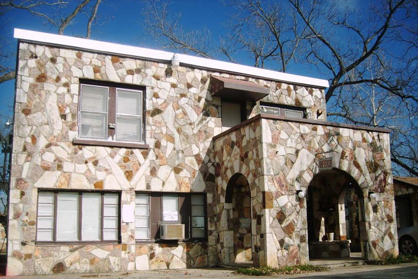 Stagecoach Apartments in Seguin, TX - Building Photo