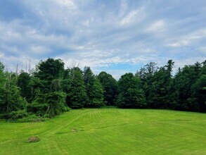 59 Jaynes Rd in Lenox, MA - Foto de edificio - Building Photo