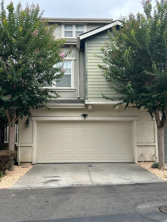 property at 615 Heritage Cir