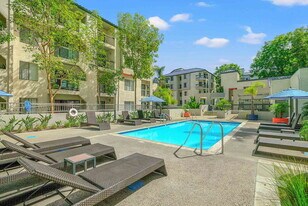 Marbrisa in Long Beach, CA - Building Photo