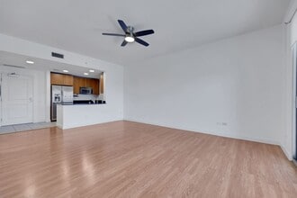 200 W Sahara Ave in Las Vegas, NV - Building Photo - Building Photo