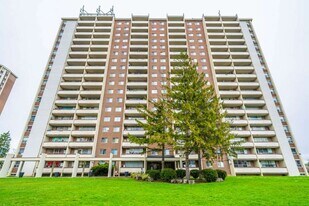 15 Tangreen Ct in Toronto, ON - Building Photo