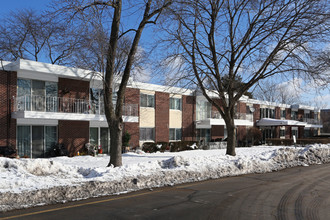 Cameo Terrace North in Wheeling, IL - Building Photo - Building Photo