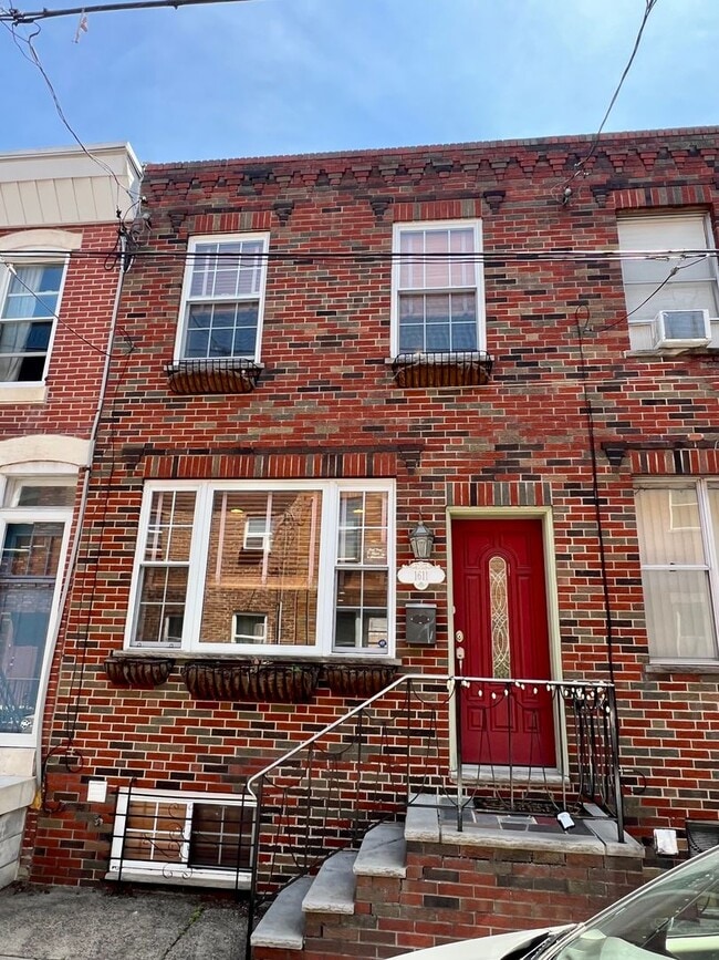 property at 1611 S Iseminger St