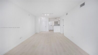325 S Biscayne Blvd, Unit 4314 in Miami, FL - Building Photo - Building Photo