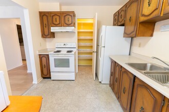 2701 Aquitaine Ave in Mississauga, ON - Building Photo - Building Photo