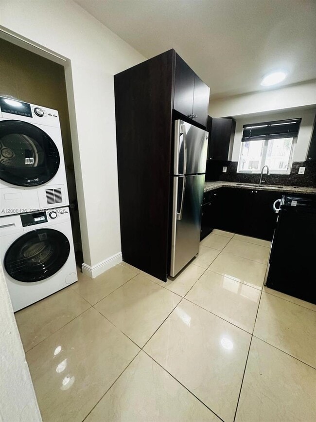 2401 SW 22nd St in Miami, FL - Building Photo - Building Photo