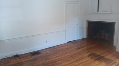 40 English St, Unit 1 in Salem, MA - Building Photo - Building Photo