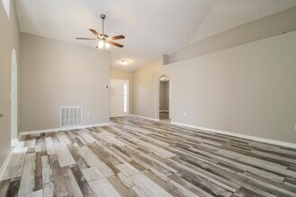 2114 Nicollett Way in Leesburg, FL - Building Photo - Building Photo