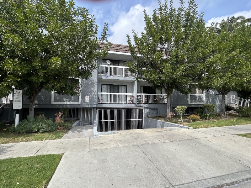 309 E Elk Ave in Glendale, CA - Building Photo