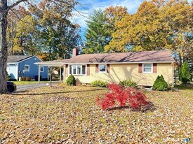 209 Somerset St in West Hartford, CT - Building Photo