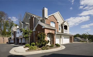 Carriage Hill in Charlottesville, VA - Foto de edificio - Building Photo