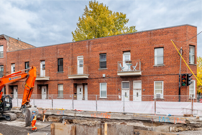 4302 Saint-Antoine Rue O in Montréal, QC - Building Photo - Building Photo