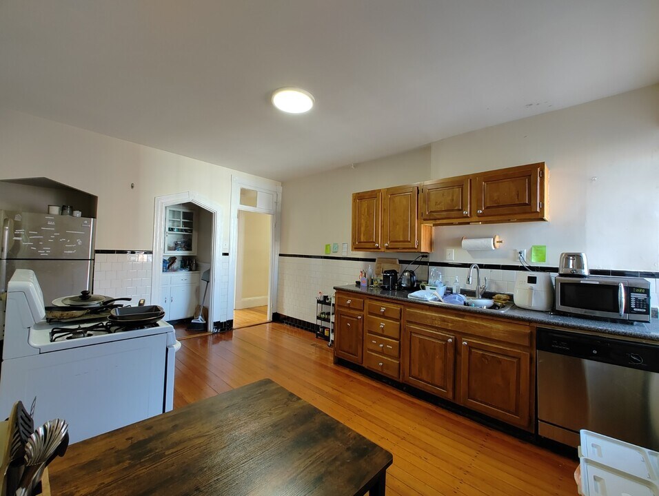 313 Cambridge St, Unit 3 in Cambridge, MA - Building Photo