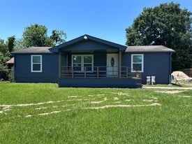 321 Bayou Dr in Channelview, TX - Building Photo