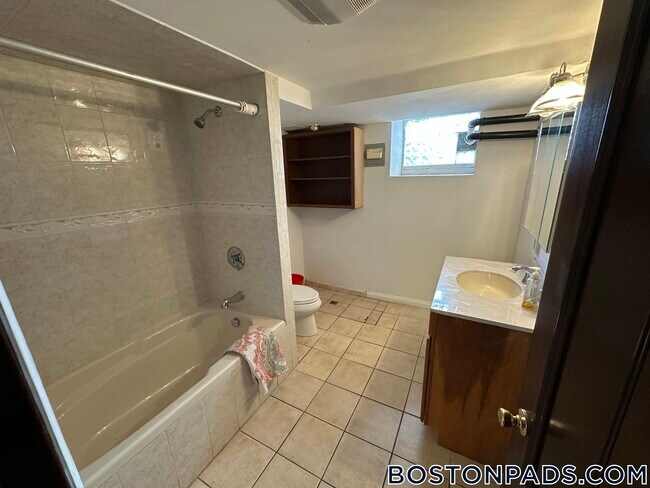 17 Holman St in Boston, MA - Building Photo - Building Photo