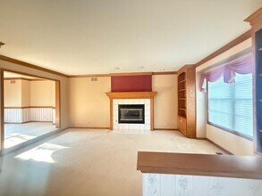 2286 Brookside Ln in Aurora, IL - Building Photo - Building Photo