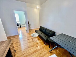 21-37 33rd Street, 3E in Queens, NY - Building Photo - Building Photo