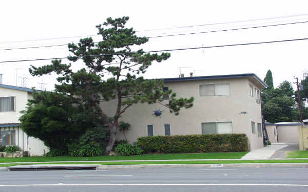 6109 Woodruff Ave in Lakewood, CA - Building Photo