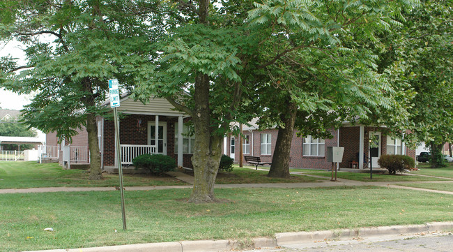 1172 SW Lincoln St in Topeka, KS - Foto de edificio - Building Photo