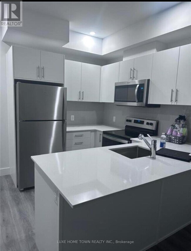 1000 Lackner Blvd in Kitchener, ON - Building Photo - Building Photo