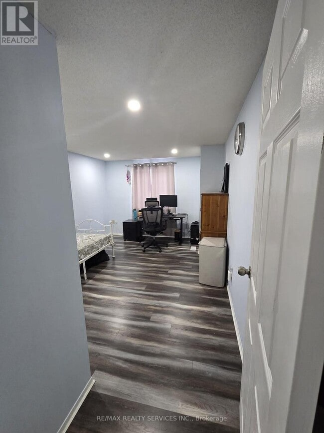 54 Green Valley Dr in Kitchener, ON - Building Photo - Building Photo