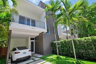 3053 Gifford Ln in Miami, FL - Building Photo