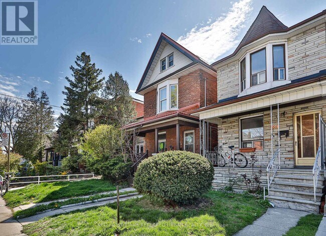 66 Russett Ave in Toronto, ON - Building Photo - Building Photo