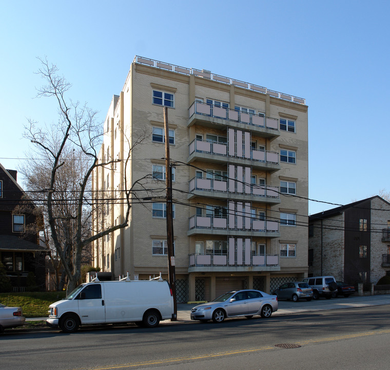 795 Avenue C in Bayonne, NJ - Foto de edificio