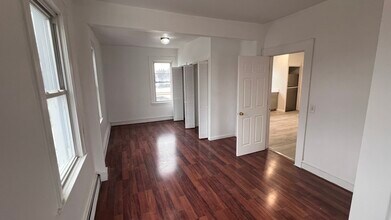 247 Elm St, Unit #2 in Elmwood Park, NJ - Building Photo - Building Photo