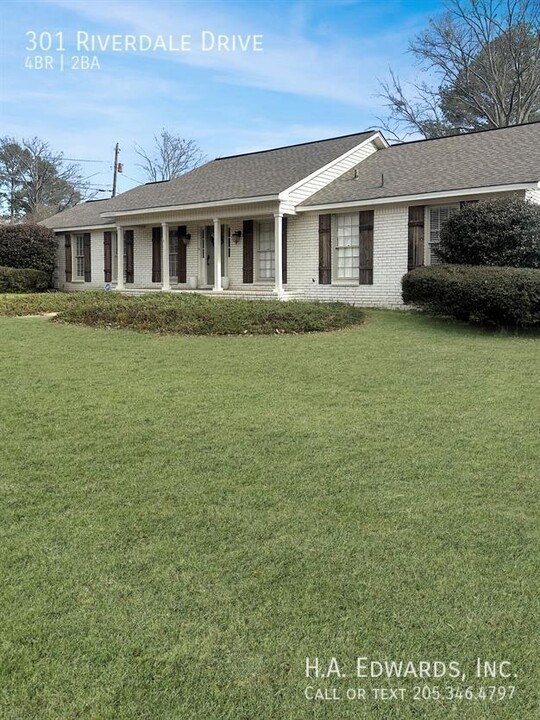 301 Riverdale Dr in Tuscaloosa, AL - Building Photo