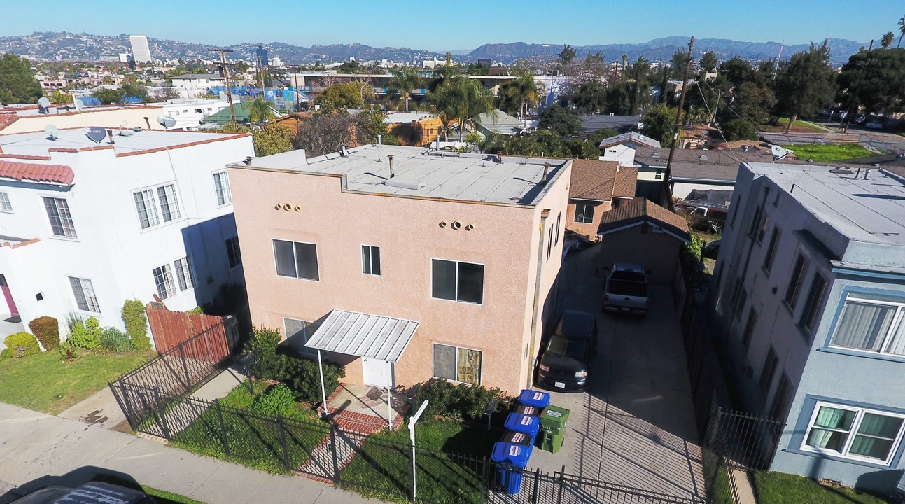 4611 W 18th St in Los Angeles, CA - Building Photo