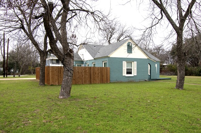 3500 N 24th St in Waco, TX - Foto de edificio - Building Photo