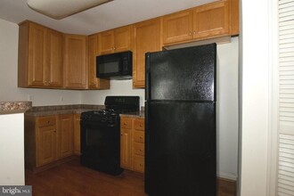 21197 McFadden Square in Sterling, VA - Building Photo - Building Photo