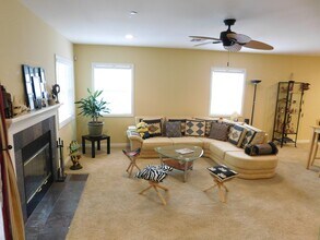 1441 N Naomi St in Burbank, CA - Building Photo - Building Photo