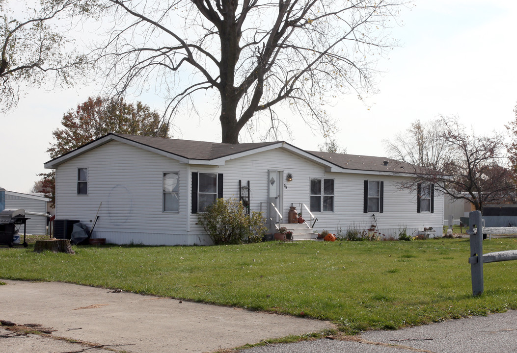 Avon Village Mobile Home Park in Avon, IN - Foto de edificio