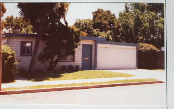 623 Oak Ave in Redwood City, CA - Foto de edificio - Building Photo