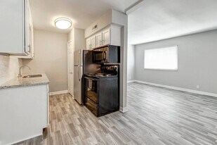 The Brentwood in Nashville, TN - Building Photo