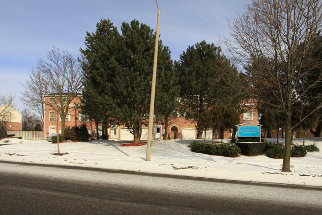 200 Murison Blvd in Toronto, ON - Building Photo - Primary Photo