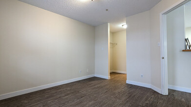 Kirkness Park Apartments in Edmonton, AB - Building Photo - Building Photo