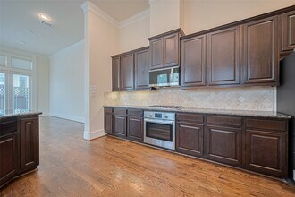 1035 E 28th St in Houston, TX - Foto de edificio - Building Photo